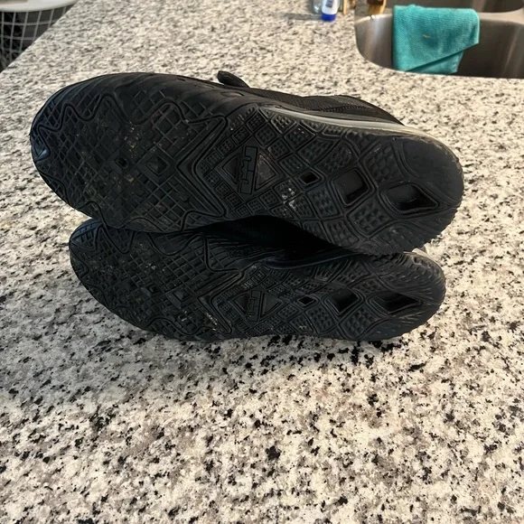 LeBron 18 Low Zero Dark 23 - Picture 3 of 7